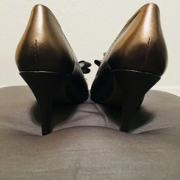 ✨4/$25✨ Metallic Brown Bandolino Heels - Size 7 - Picture 6 of 10